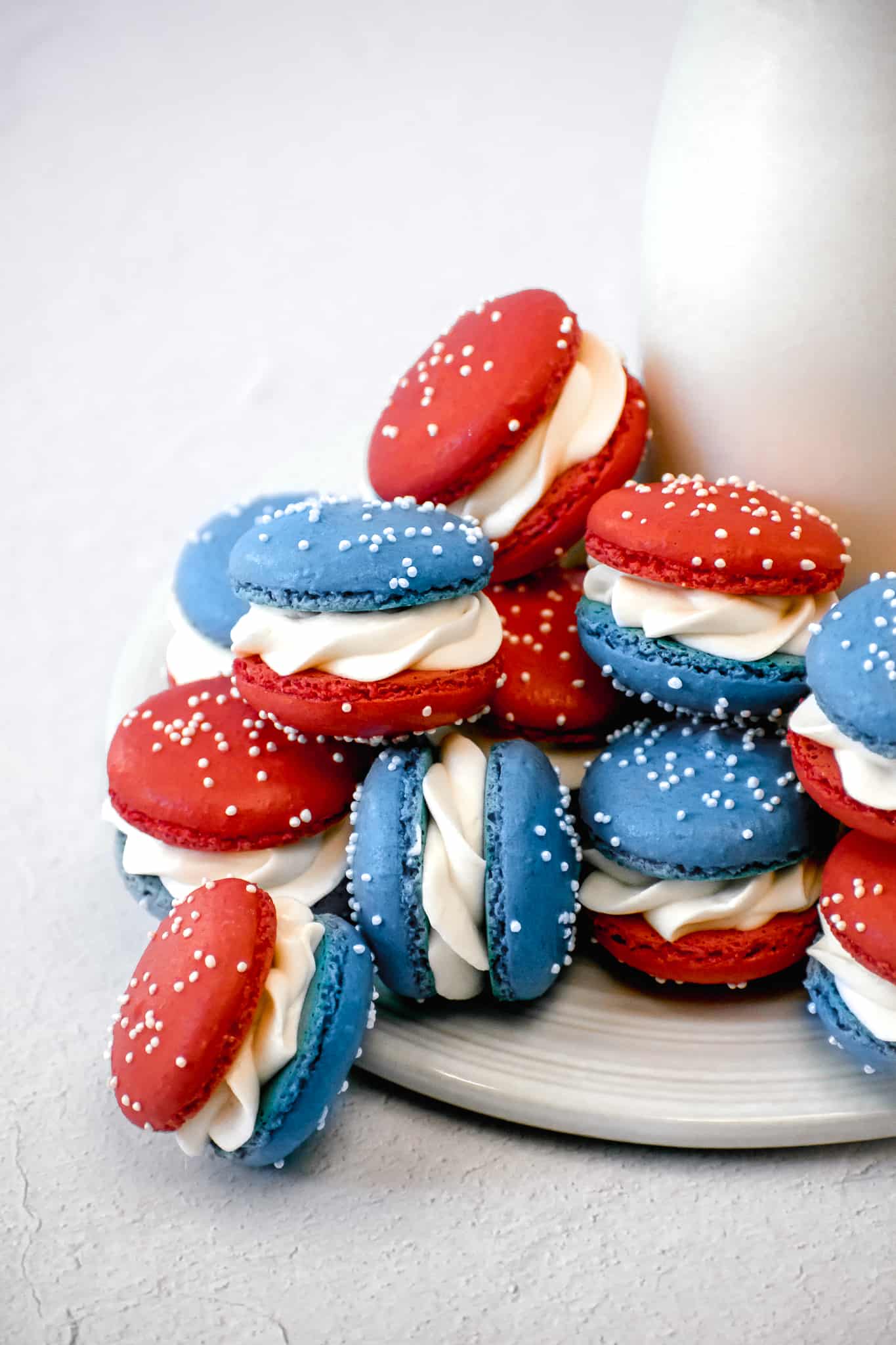 FOURTH OF JULY MACARONS WITH AMERICAN BUTTERCREAM