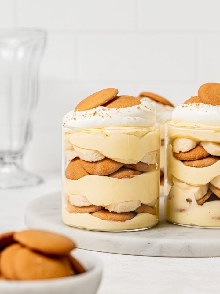 banana pudding jars on marble slab.