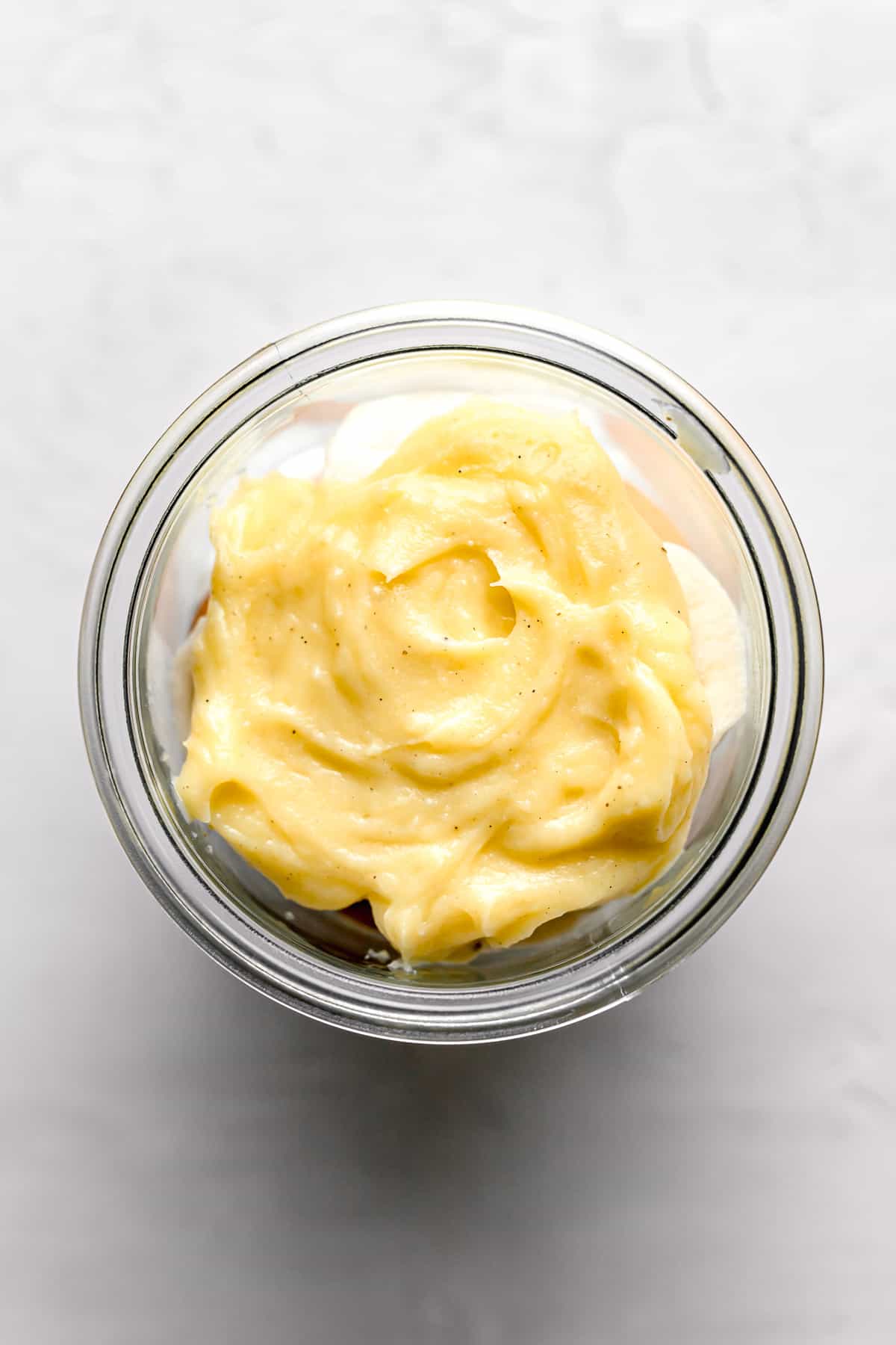 layer of pastry cream added in jar.