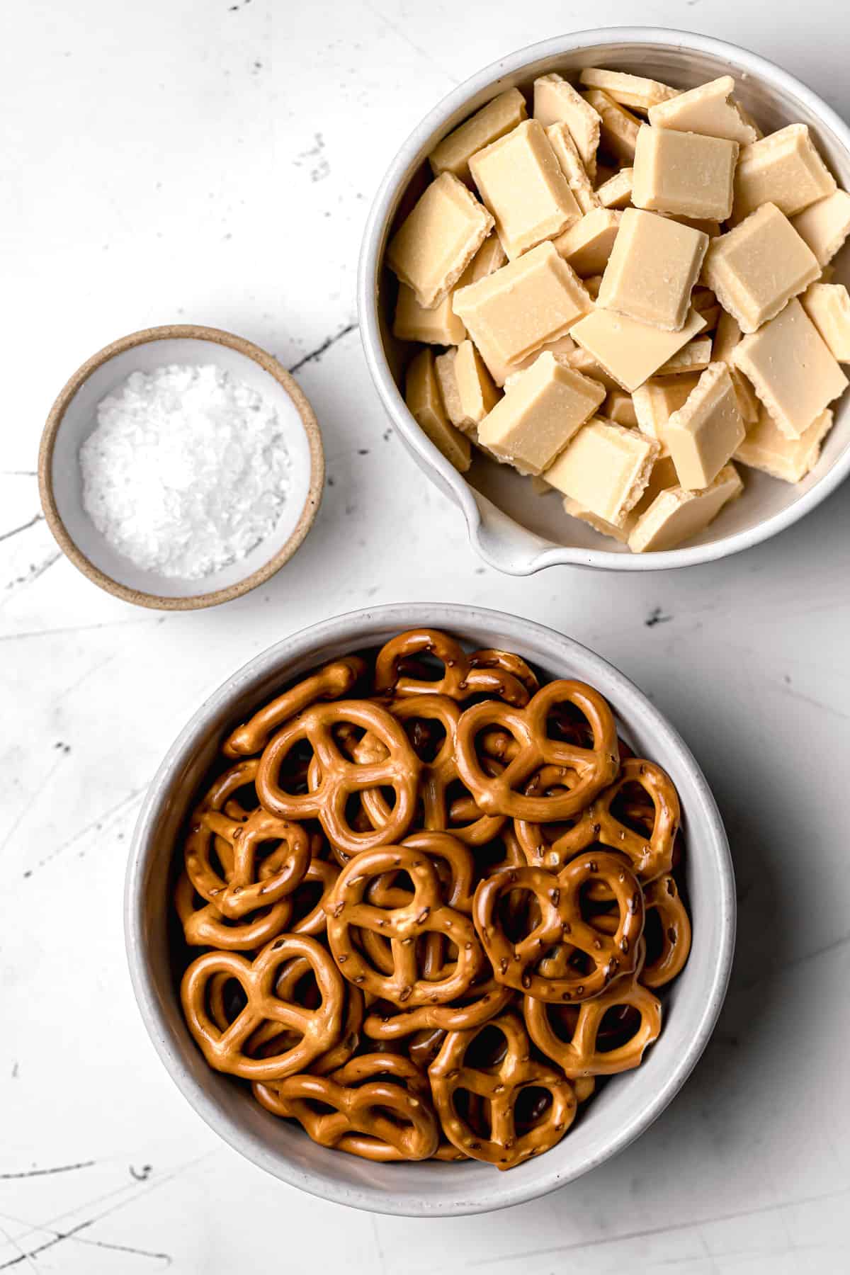 ingredients for white chocolate covered pretzels.