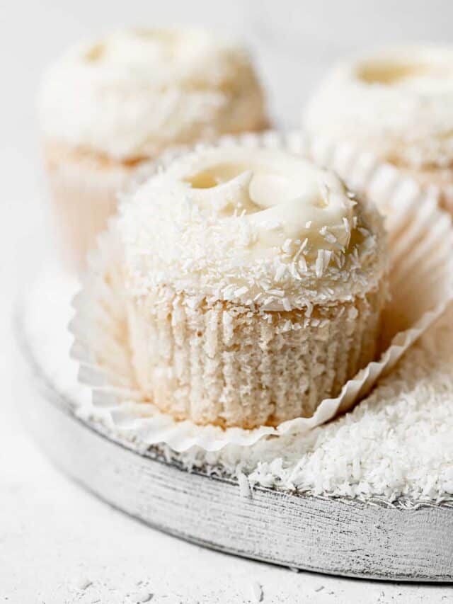 cropped-coconut-cupcakes.jpg