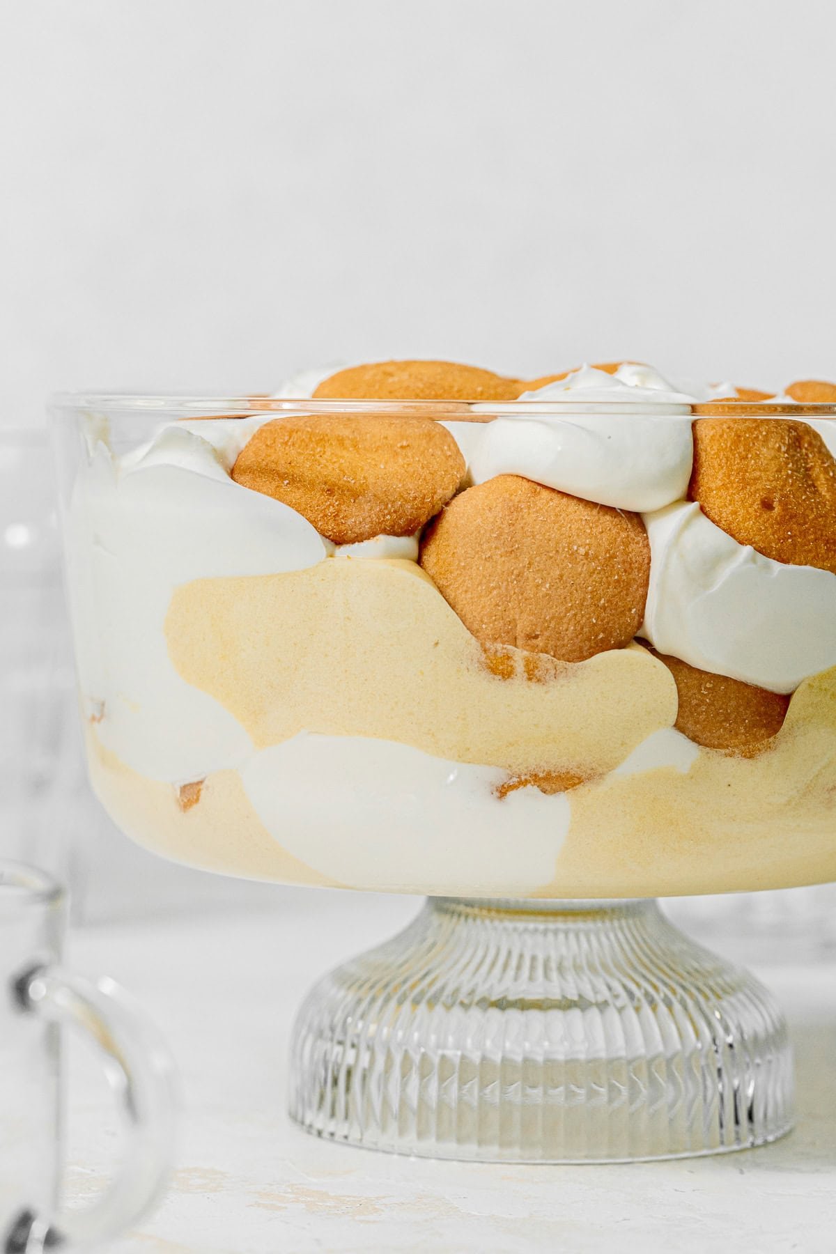 banana milk pudding in glass dish.