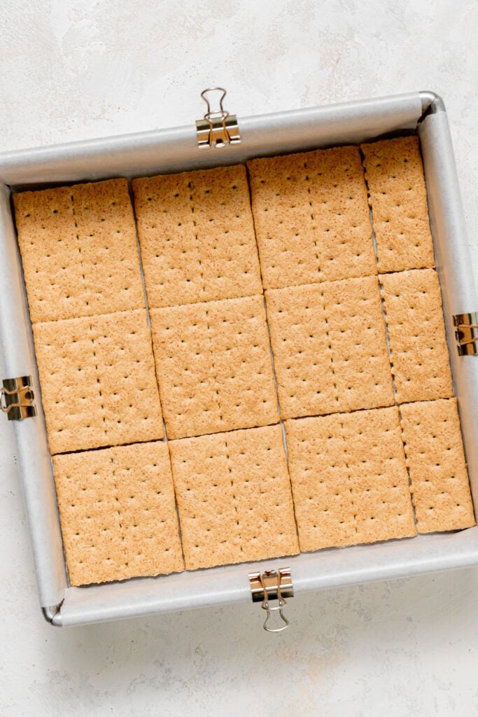 graham crackers in square pan.