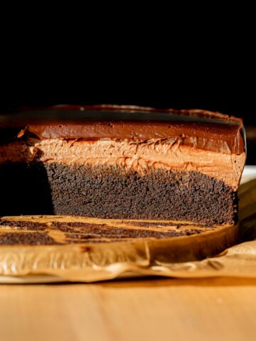 one layer chocolate mousse cake.