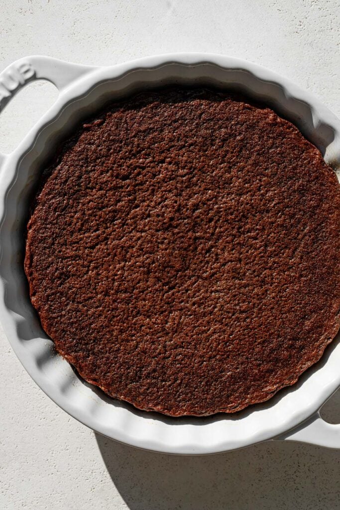 baked cake in pan.