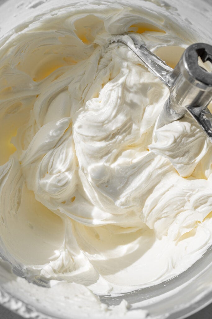 buttercream in bowl.