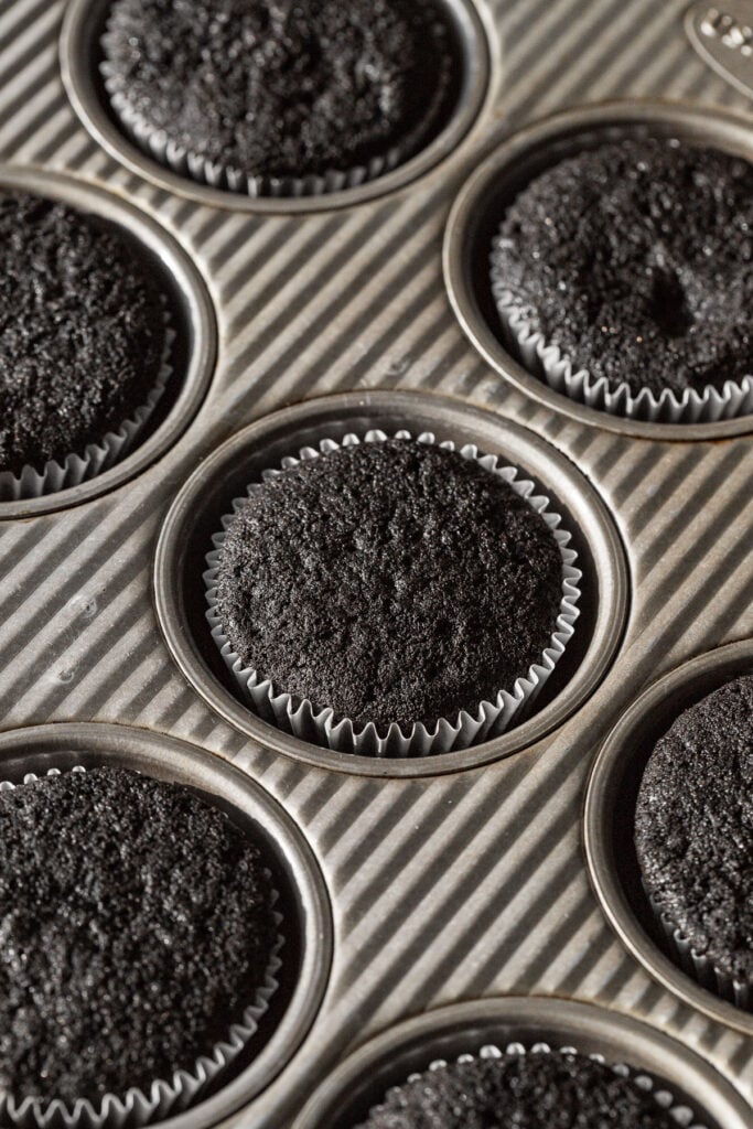 baked cupcakes in pan.
